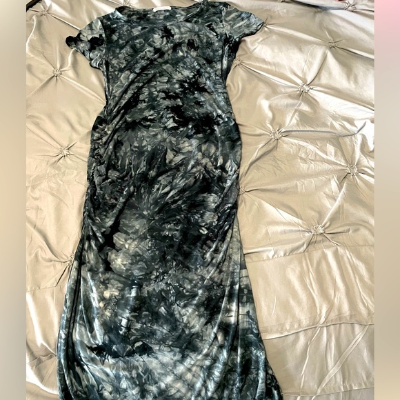 Smallshow Dresses & Skirts - Dark teal and black tie dye pattern • Maternity midi dress